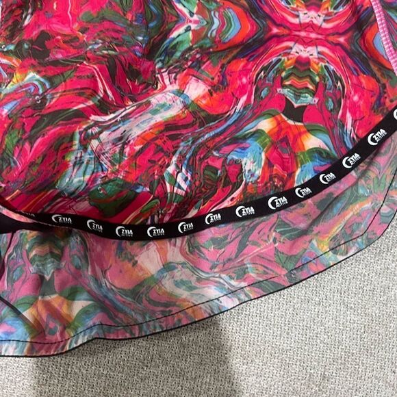 Zyia Shorts | Medium - Picture 2 of 2